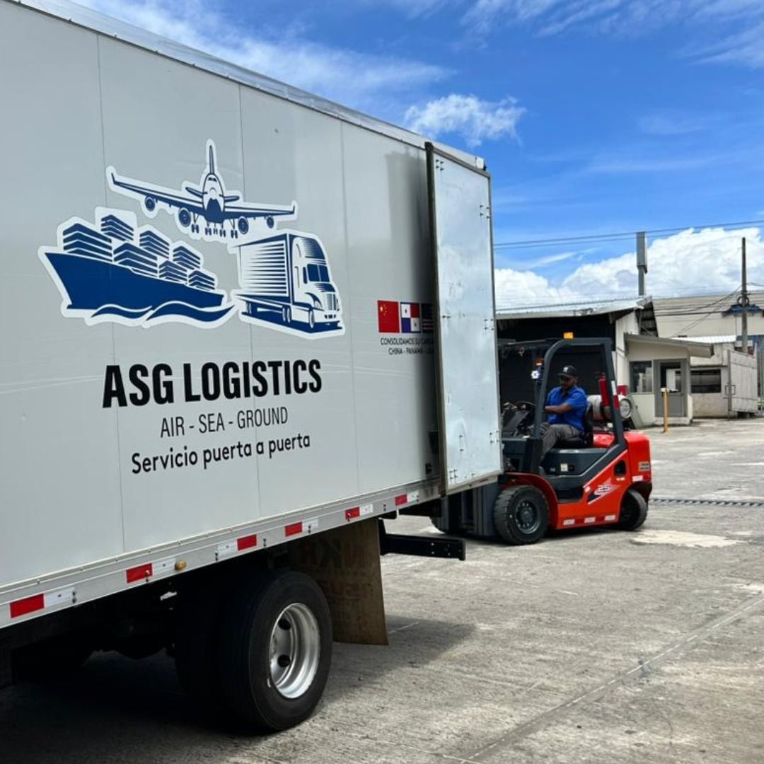 Camión de carga de ASG Logistics servicio puerta a puerta
